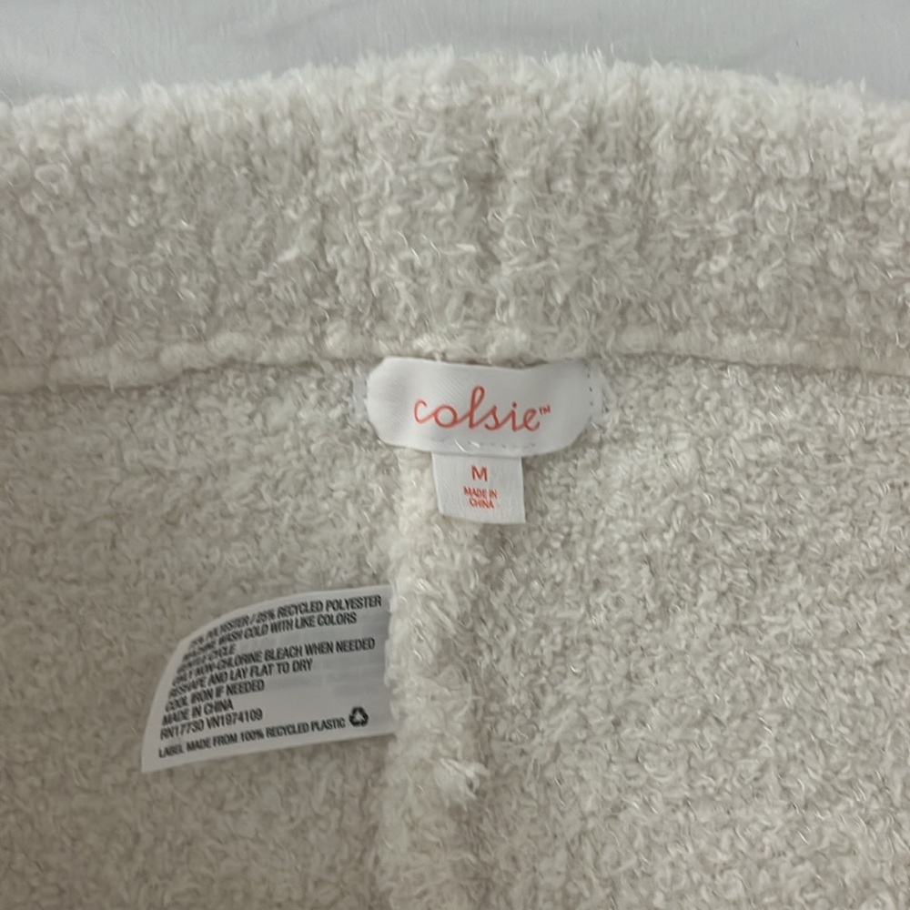 Colsie Fluffy Set - Picture 4 of 5